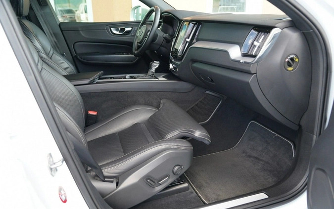 Volvo XC 60 cena 134699 przebieg: 138791, rok produkcji 2019 z Otmuchów małe 596